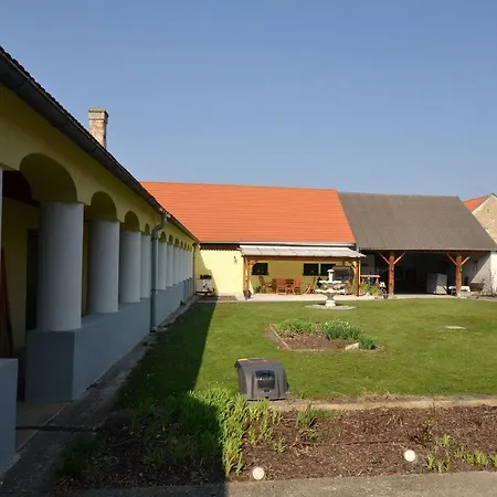 Fewo Kunterbunt * Neusiedl an der Zaya